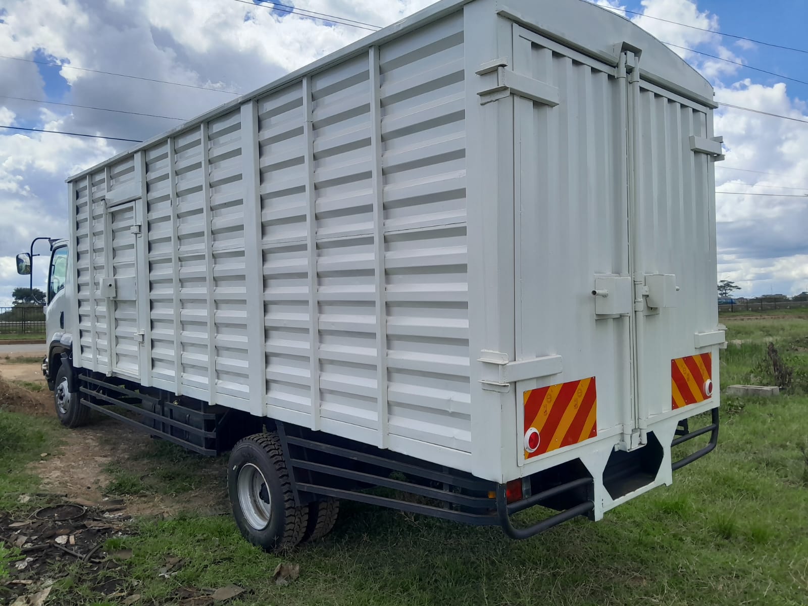 Vehicle image 4