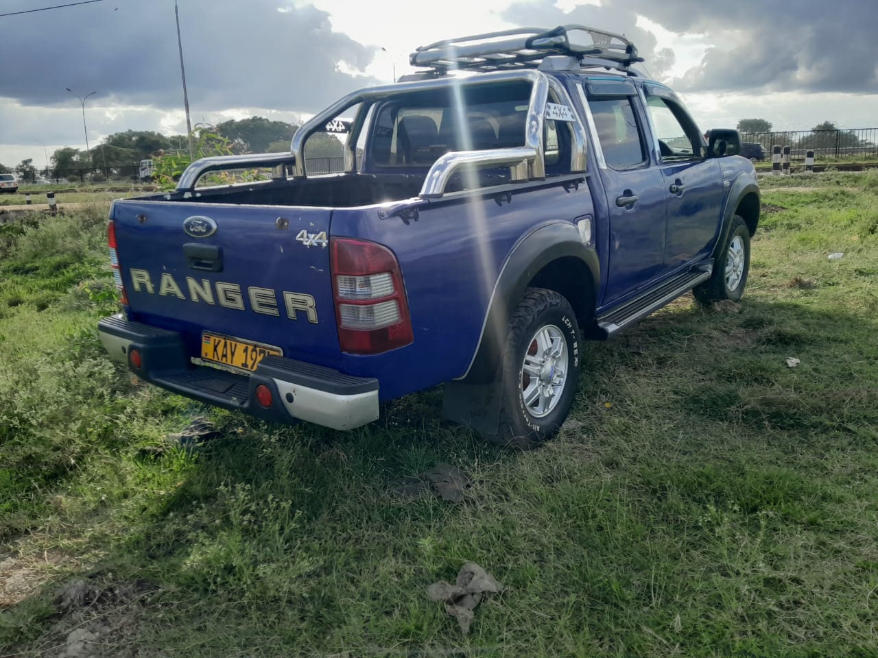 Vehicle image 4