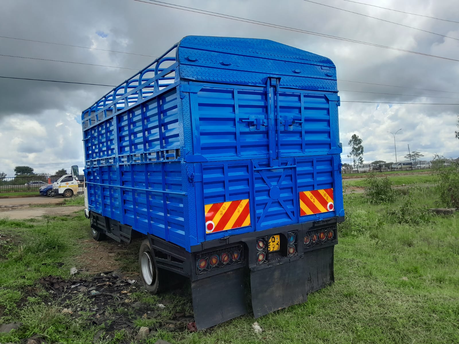 Vehicle image 3